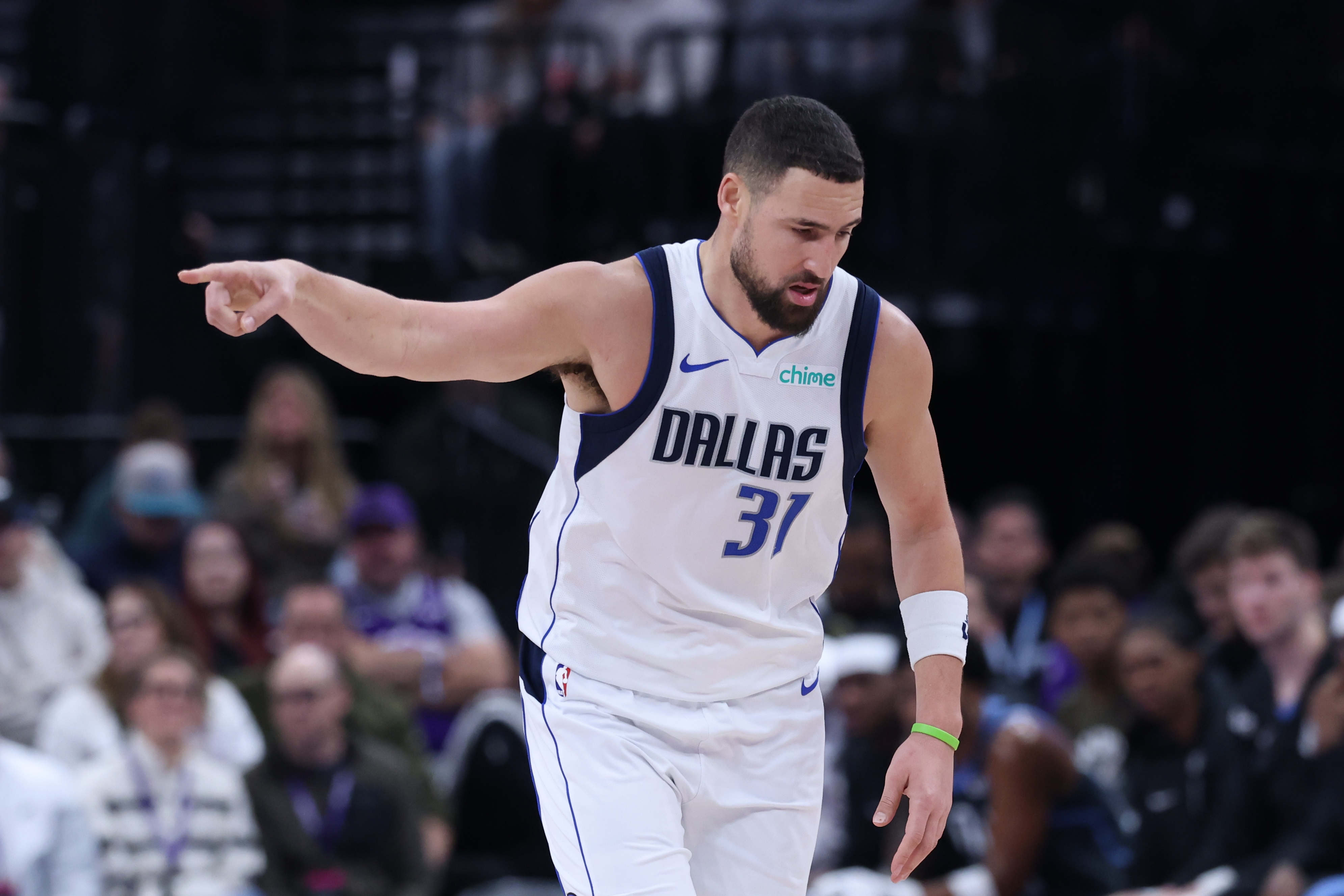 星空体育官网-拿到比赛用球！克莱：不知道即将命中第2800记三分 感觉相当不错