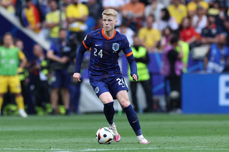 埃因霍温官方：中场斯豪滕遭遇十字韧带损伤的伤病，需要接受手术